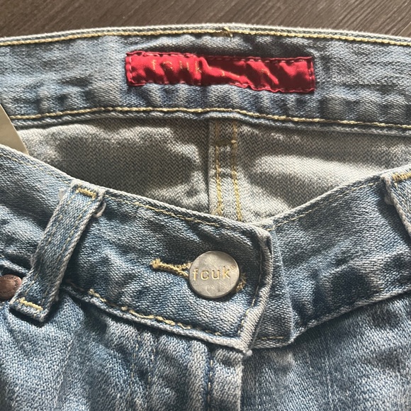 The perfect pair of Y2K low rise jeans - Picture 4 of 6